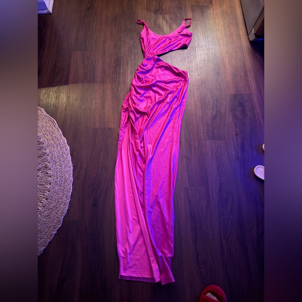 superdown NWOT
miyah cut out dress metallic hot pink split maxi $140 revolve - Picture 8 of 11